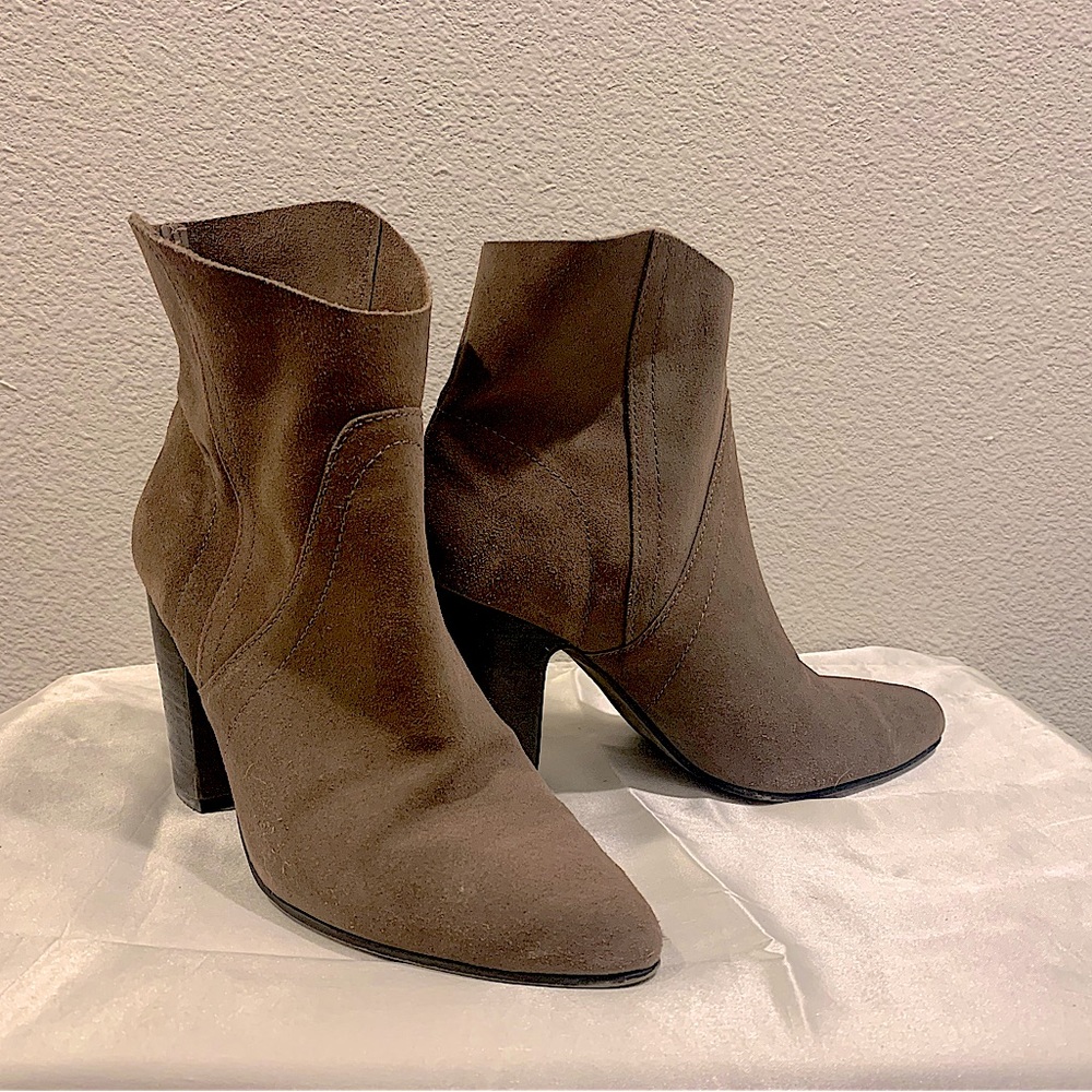 Vince Camuto heeled booties!!! - Picture 1 of 6